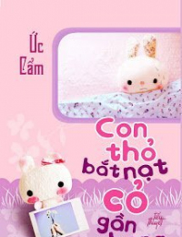 Con Thỏ 'Bắt Nạt' Cỏ Gần Hang